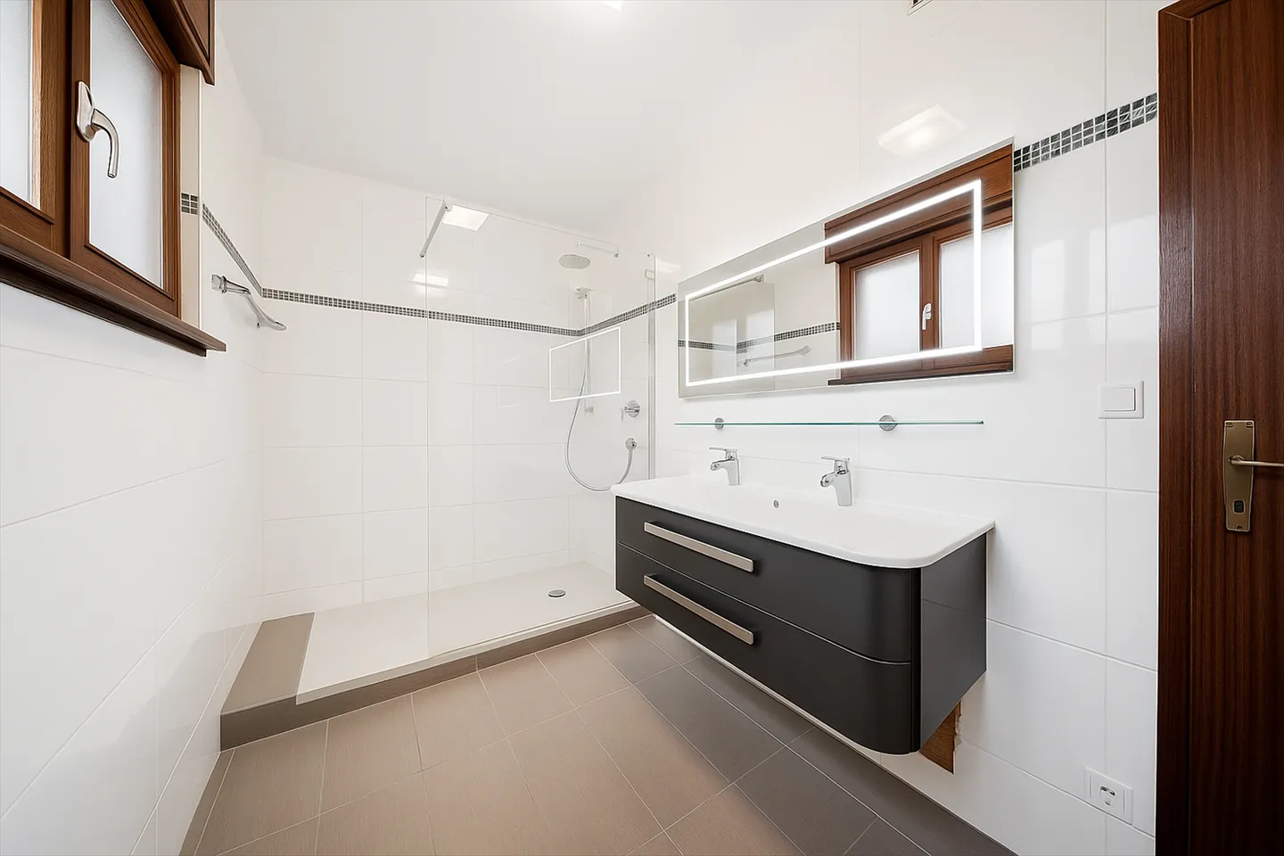 11-room House - Photo 8 of 11