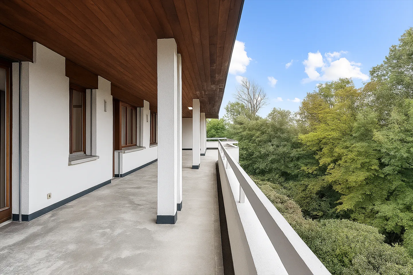 11-room House - Photo 10 of 11