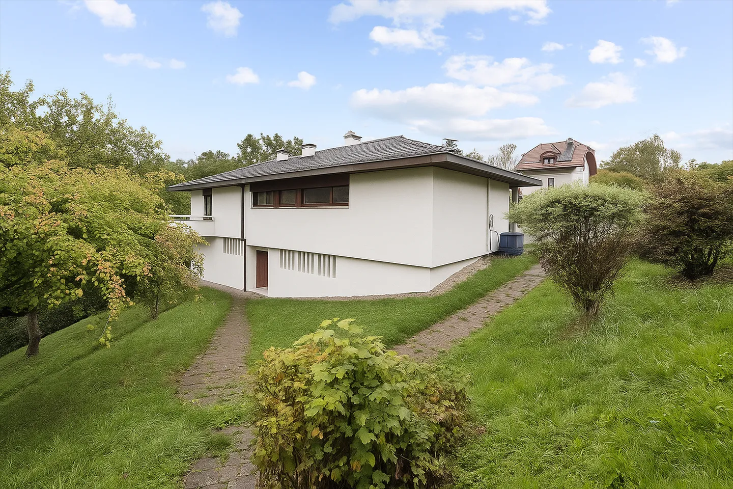 11-room House - Photo 11 of 11