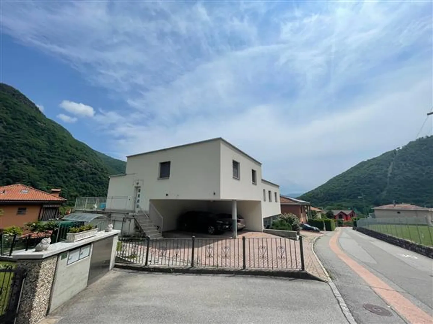 Sigirino: 3.5 Room Apartment - Photo 2 of 13