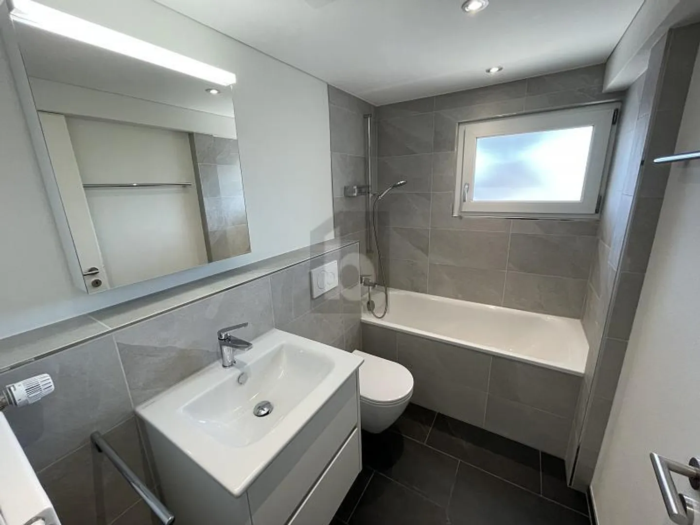 MODERN DREAM WITH LUXURIOUS AMBIENCE - Photo 4 of 6