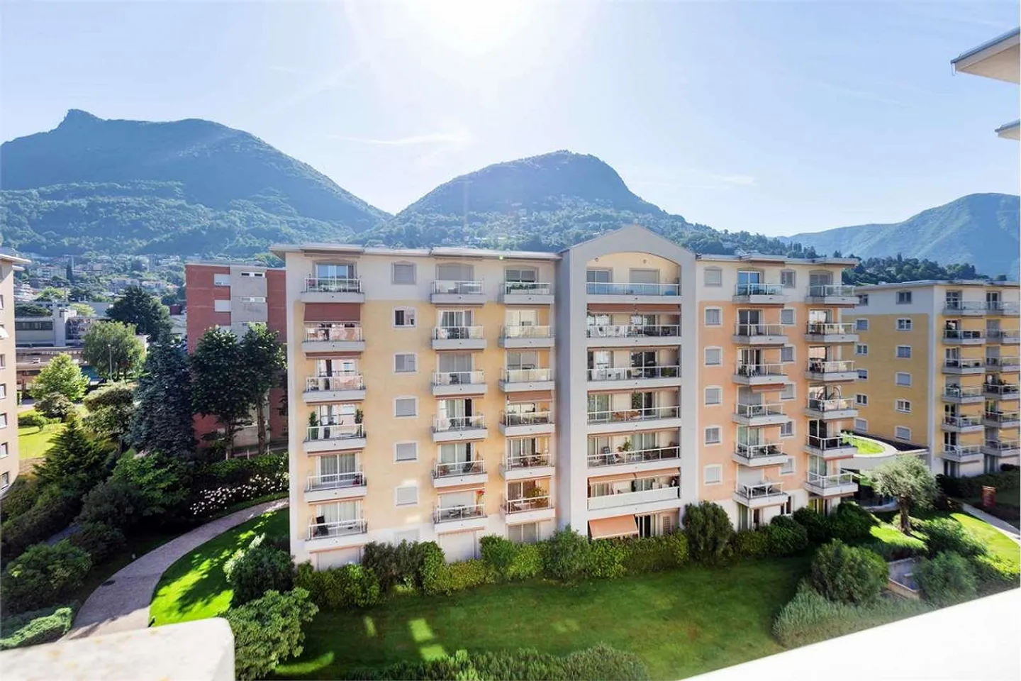 Lugano: ampio 4,5 loc. con vista aperta - Foto 1 di 8
