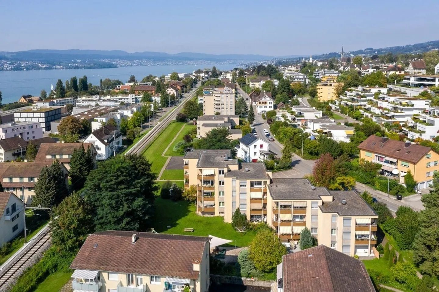 Vous cherchez un espace de stationnement pour moto ? - Photo 1 sur 3