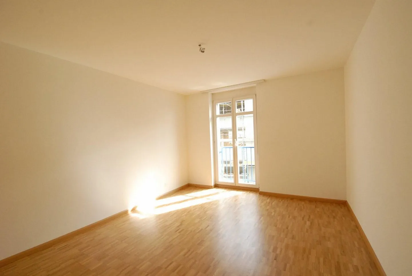 Appartamento soleggiato con 3 stanze ad Arlesheim - Foto 6 di 11