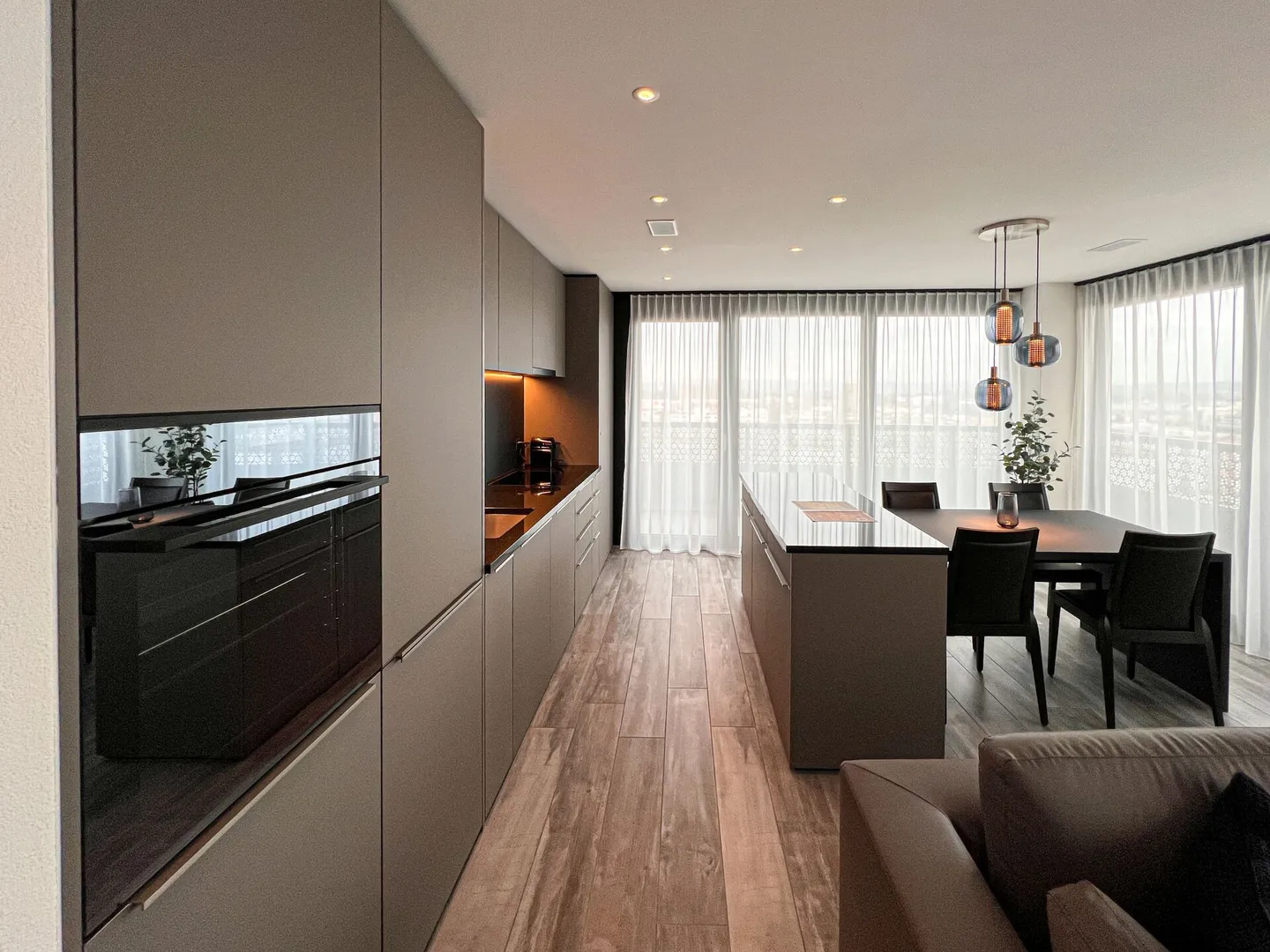 Au-dessus des toits de Dübendorf avec un cadeau de bienvenue - Photo 2 sur 18