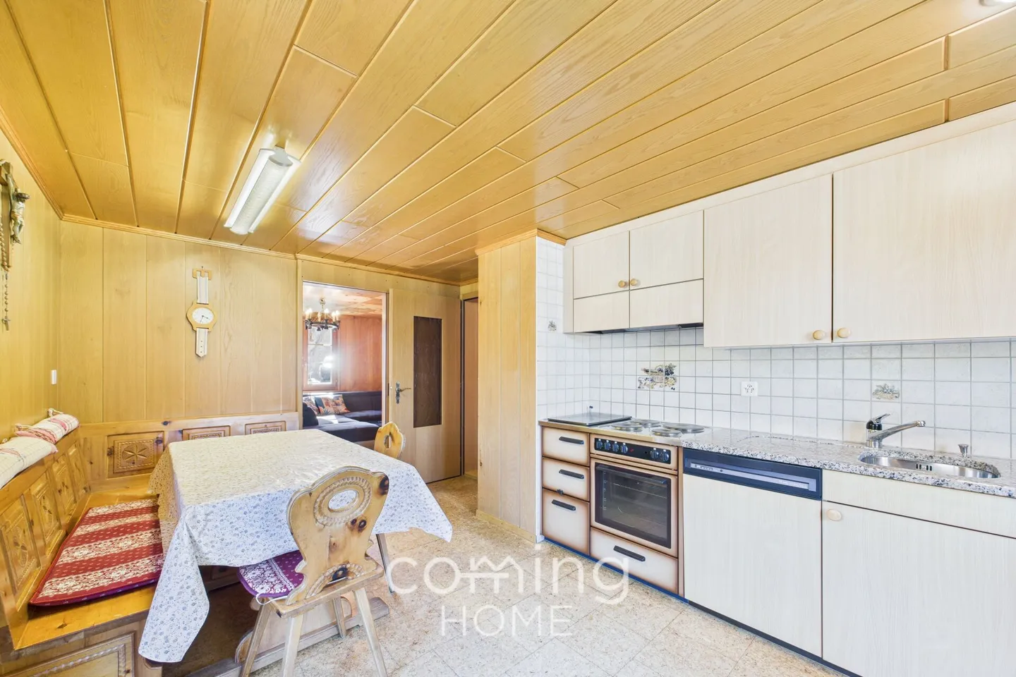 Appartement dans un chalet valaisan à Embd - 3.5 pièces avec balcon, vue sur la montagne et - Photo 2 sur 12