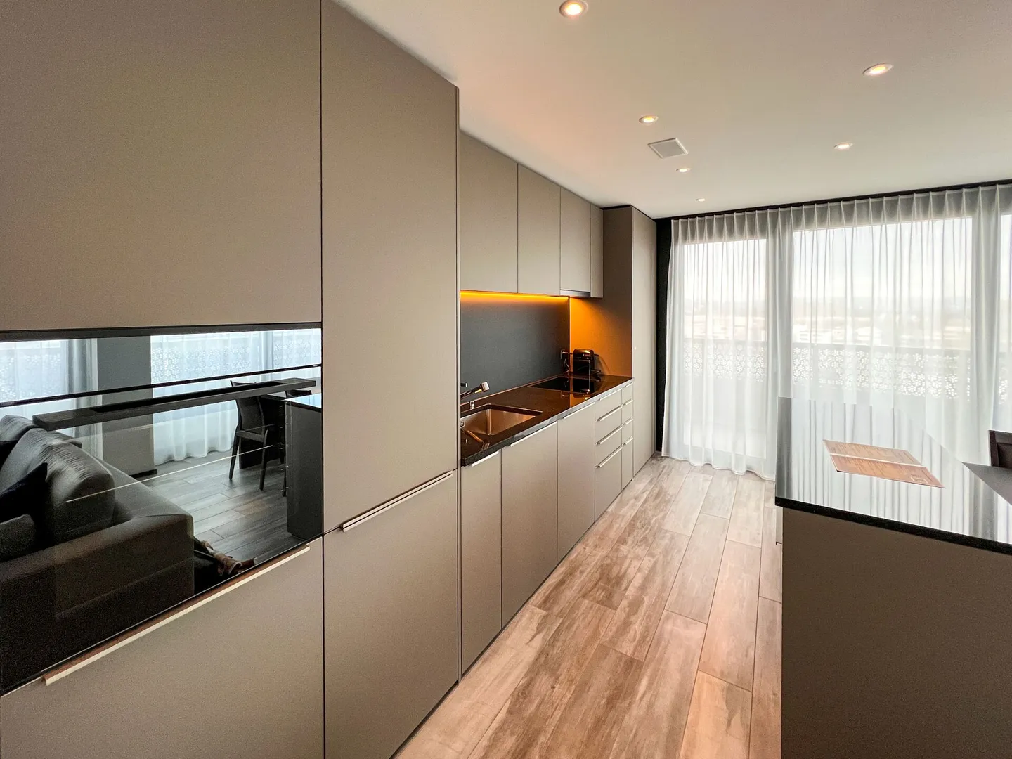 Au-dessus des toits de Dübendorf avec un cadeau de bienvenue - Photo 3 sur 18