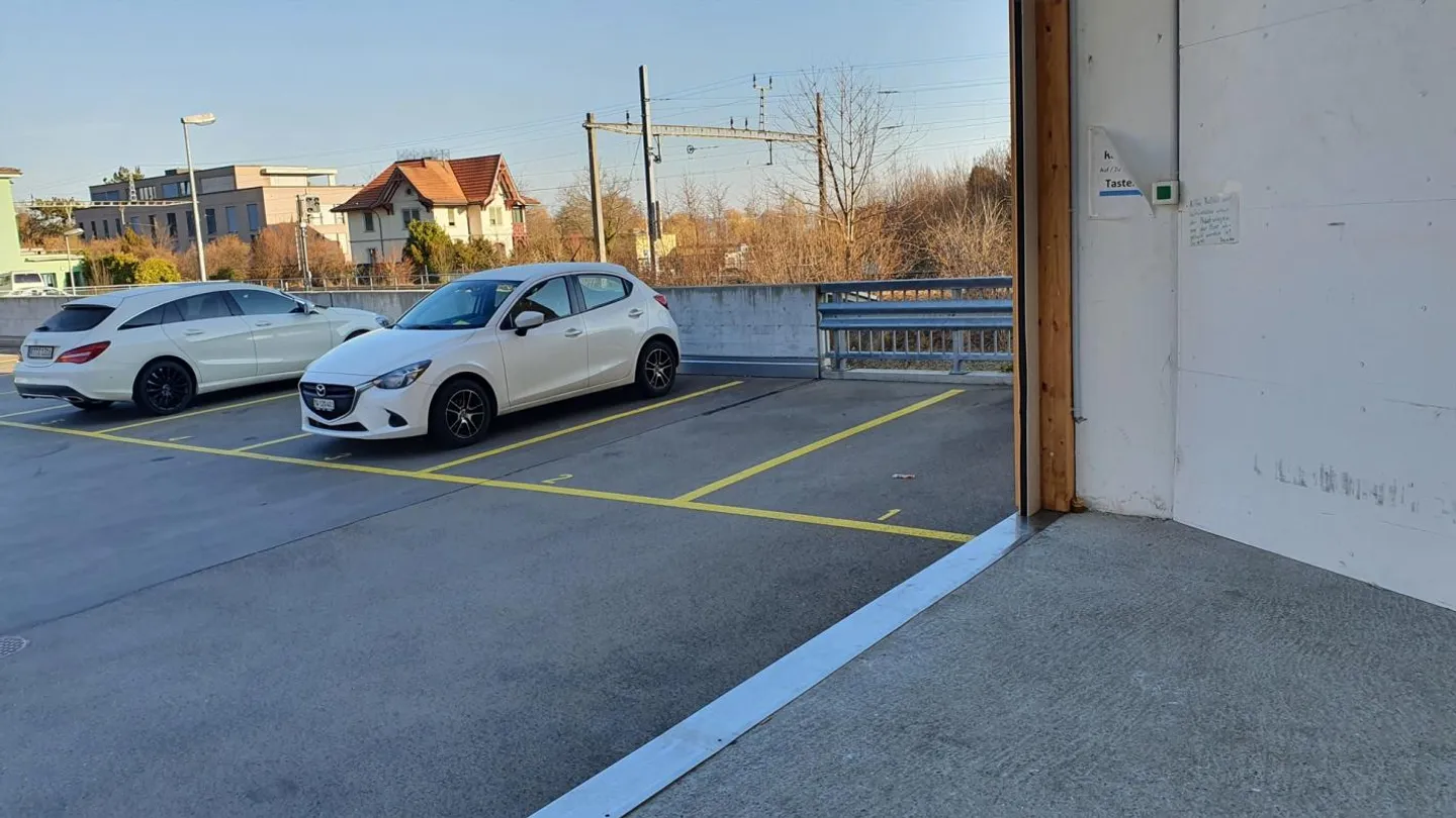 Large storage on the ground floor, easily accessible, central, video monitored - Photo 5 of 5