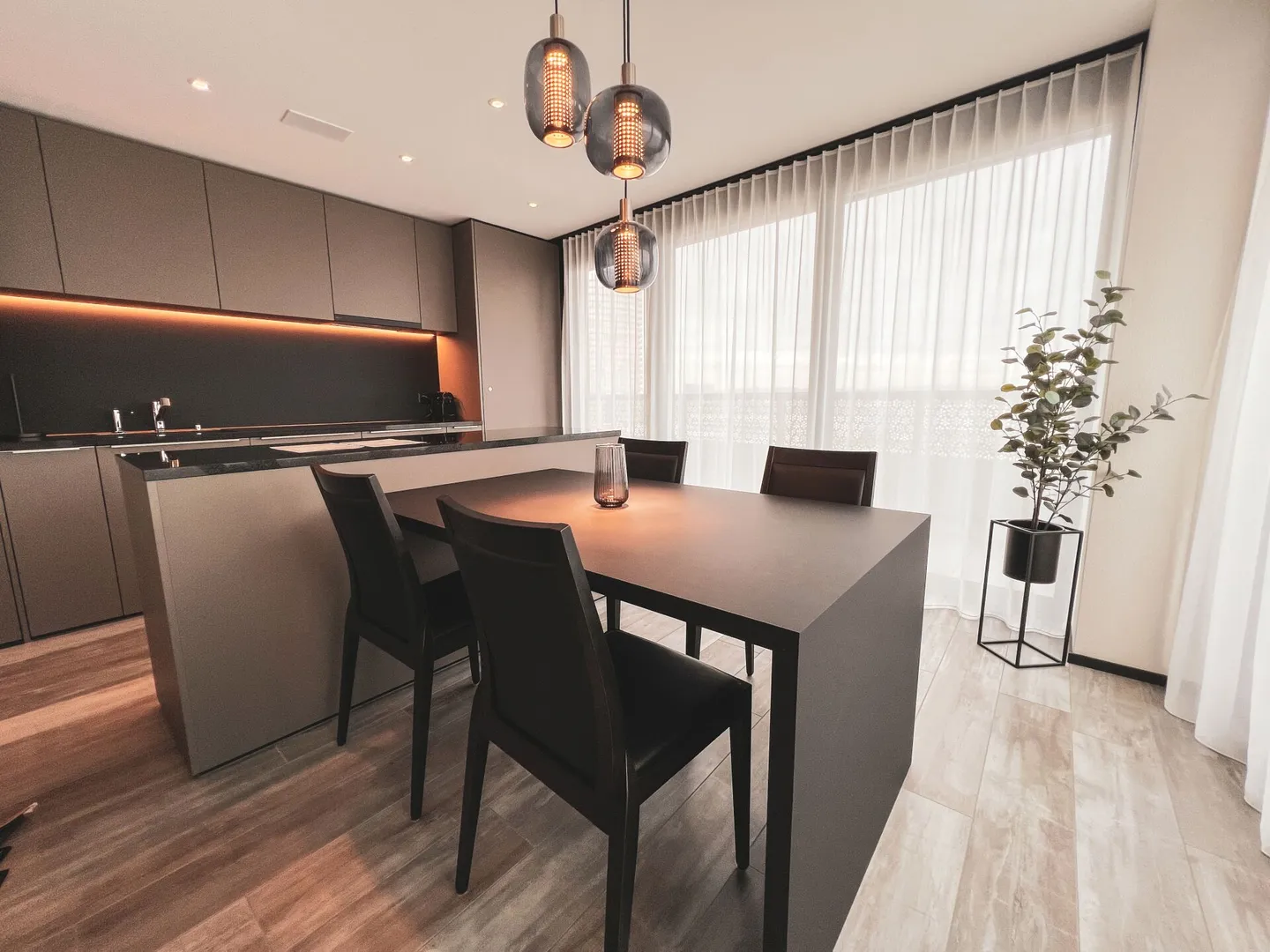 Au-dessus des toits de Dübendorf avec un cadeau de bienvenue - Photo 7 sur 18