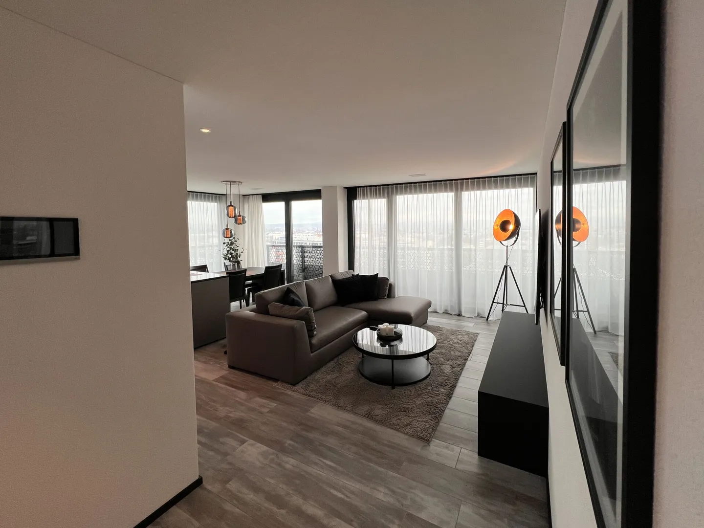 Au-dessus des toits de Dübendorf avec un cadeau de bienvenue - Photo 8 sur 18