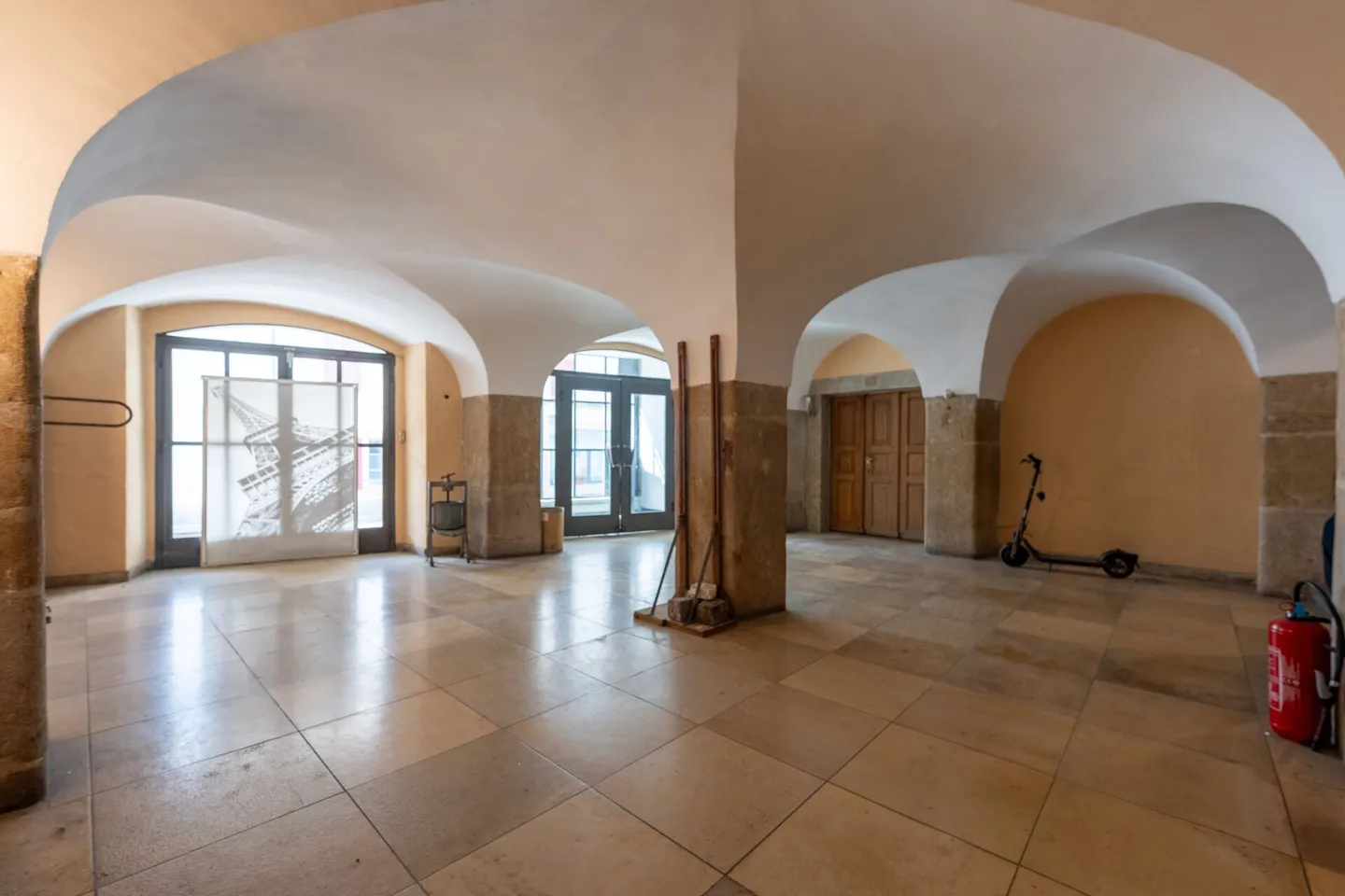 Casa multifamiliare storica in posizione centrale - Foto 3 di 7