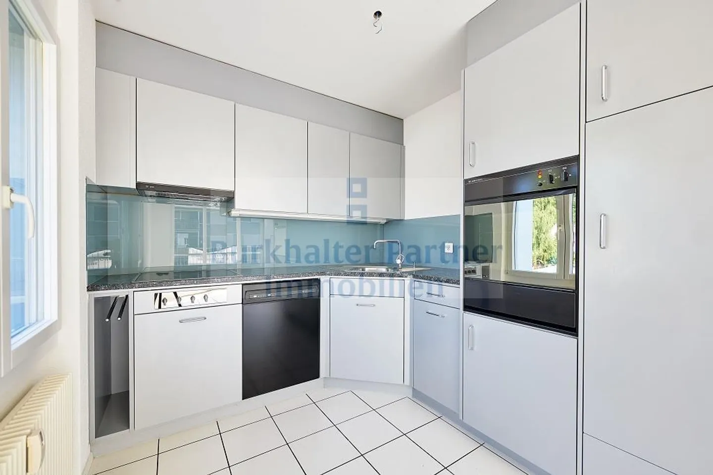 Modernes Apartment mit Balkon - Foto 2 von 7
