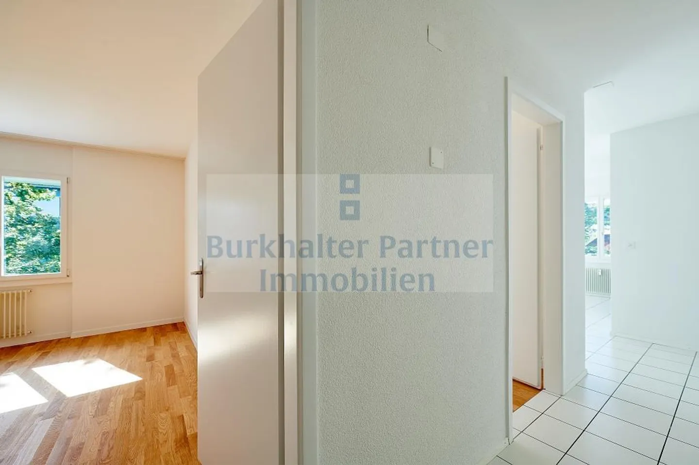 Modernes Apartment mit Balkon - Foto 4 von 7