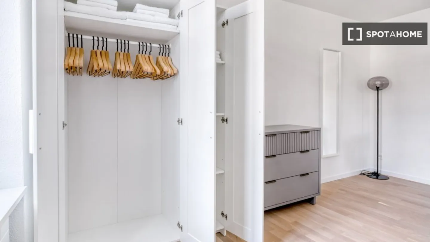 Discover, view, and rent your new home online with complete confidence. - Photo 9 of 10