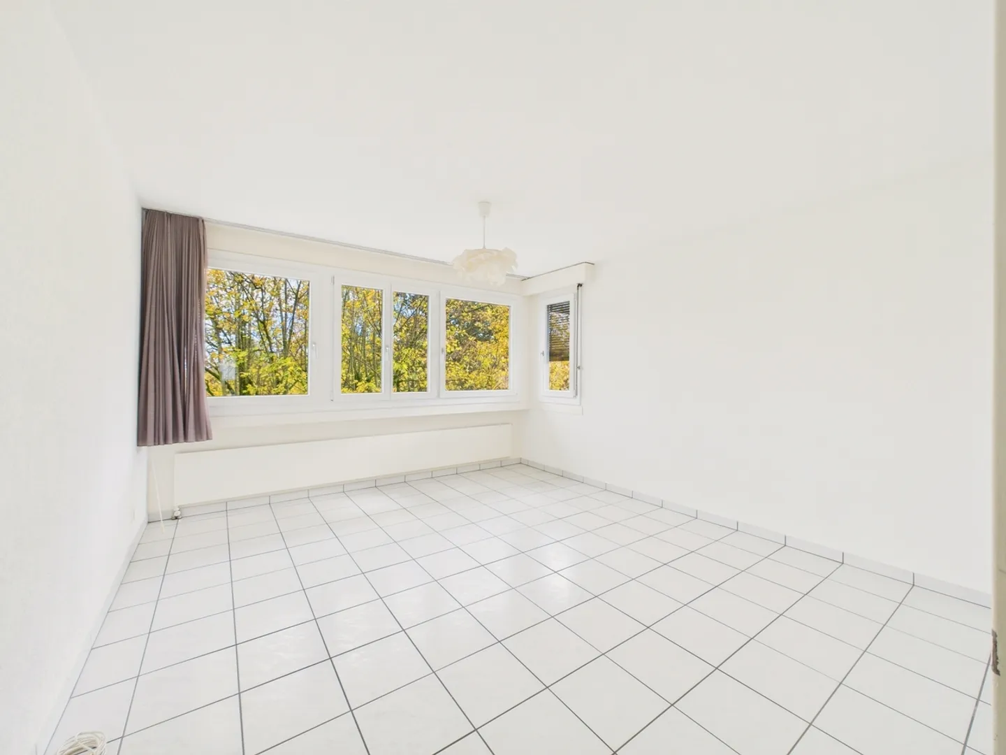 Moderno appartamento di 4,5 stanze con balcone e terrazza sul tetto a Ipsach - Foto 6 di 13