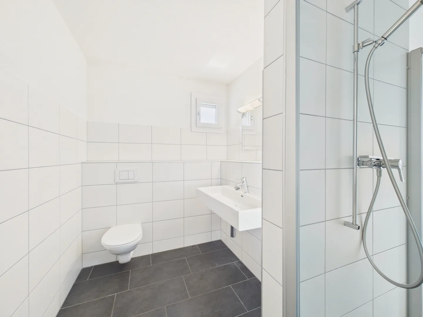 Moderno appartamento di 4,5 stanze con balcone e terrazza sul tetto a Ipsach - Foto 12 di 13