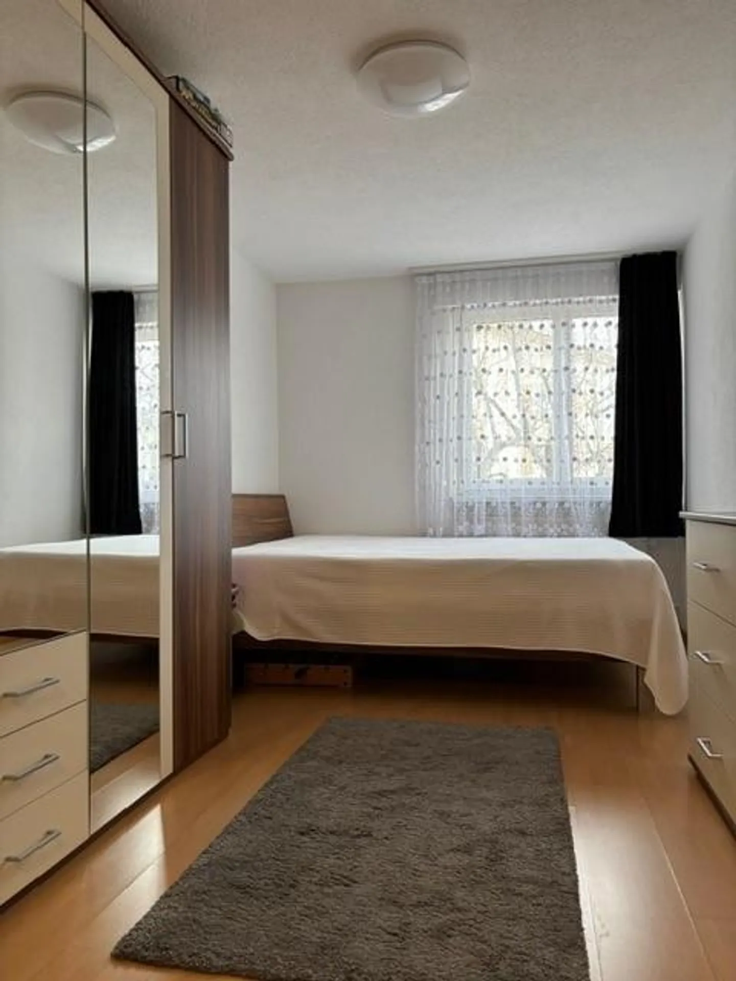 Schöne renovierte 4.5 Zi. Wohnung mit eigener Garagenbox und Wa /Tu - Foto 4 von 8