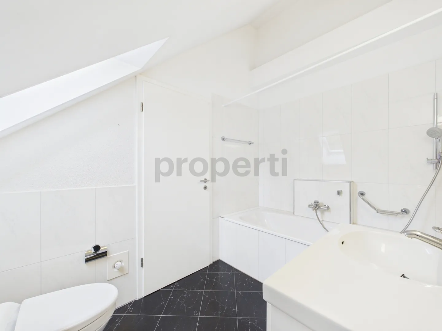 Ampio appartamento di 4,5 stanze a Wallisellen - Foto 10 di 13