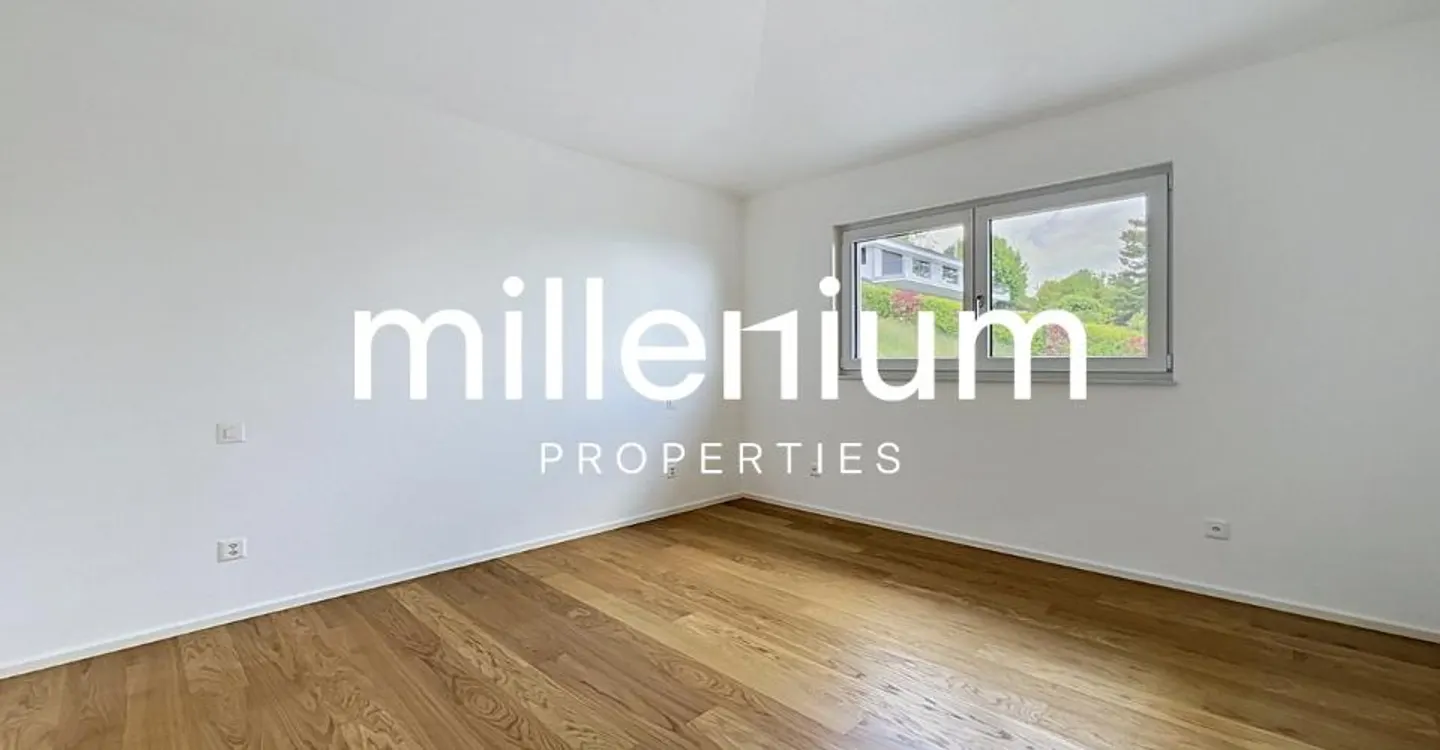 Luxuriöse Villa mit Panoramablick auf die Berge und den See - Foto 9 von 13