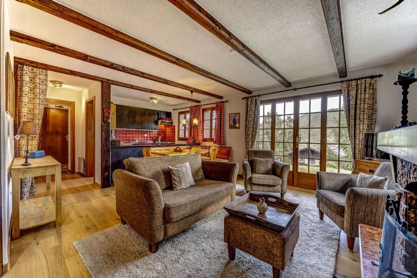 Classic 3-Bedroom Alpine Chalet with Excellent Views - Photo 5 of 13