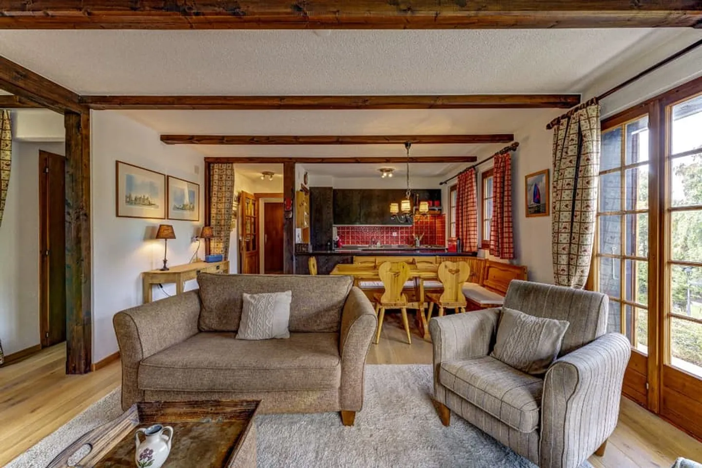 Classic 3-Bedroom Alpine Chalet with Excellent Views - Photo 6 of 13