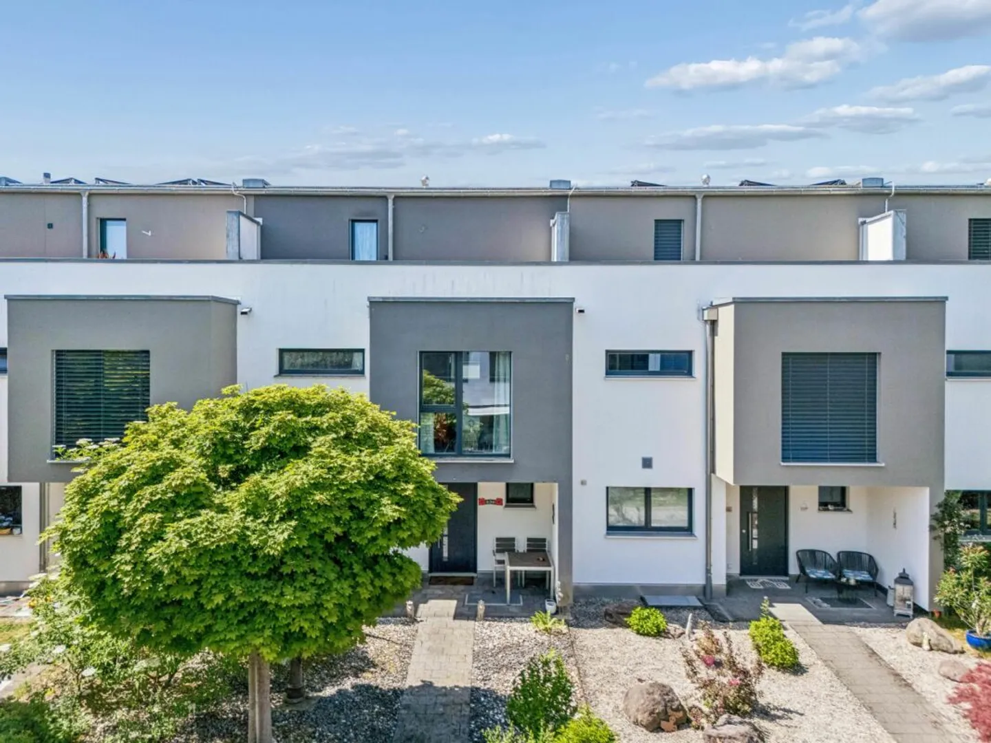 Neuwertiges Reihenmittelhaus mit grosszügigem Raumangebot - Foto 2 von 13