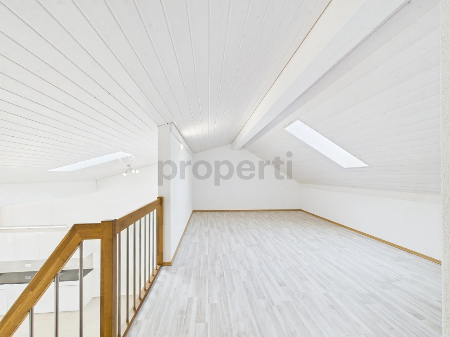 Charmante 4.5-Zimmer Maisonette-Wohnung mit Balkon in Schwanden GL - Foto 11 von 13