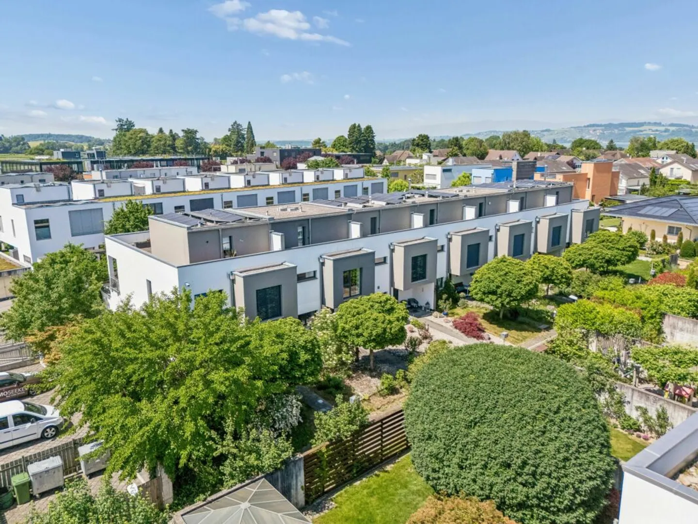 Neuwertiges Reihenmittelhaus mit grosszügigem Raumangebot - Foto 3 von 13
