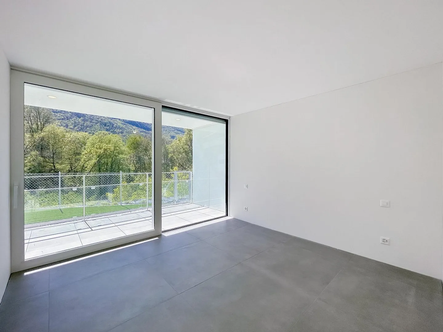 Modern 2.5 rooms with garden in Dino - Photo 4 of 8