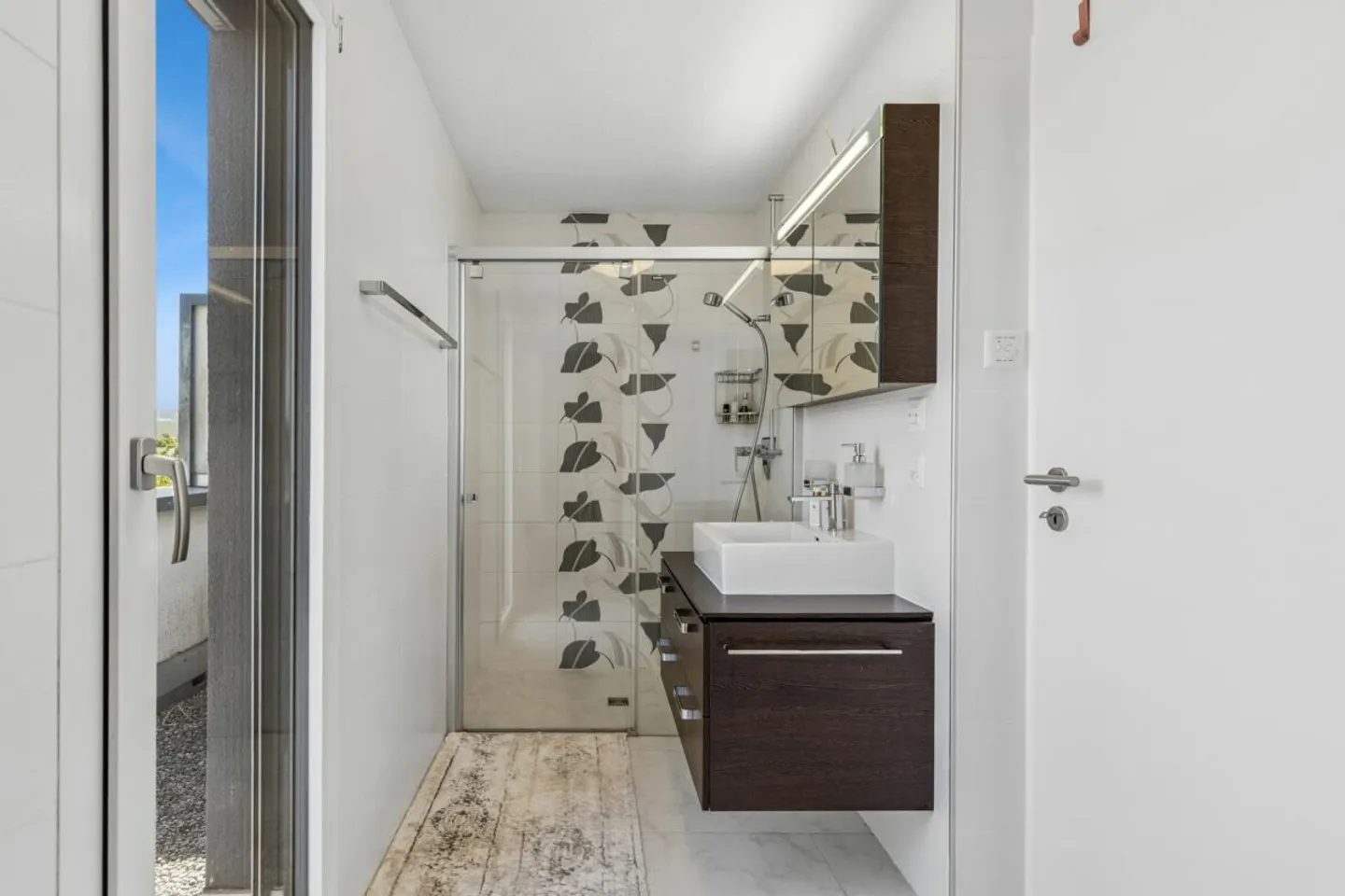 Neuwertiges Reihenmittelhaus mit grosszügigem Raumangebot - Foto 10 von 13