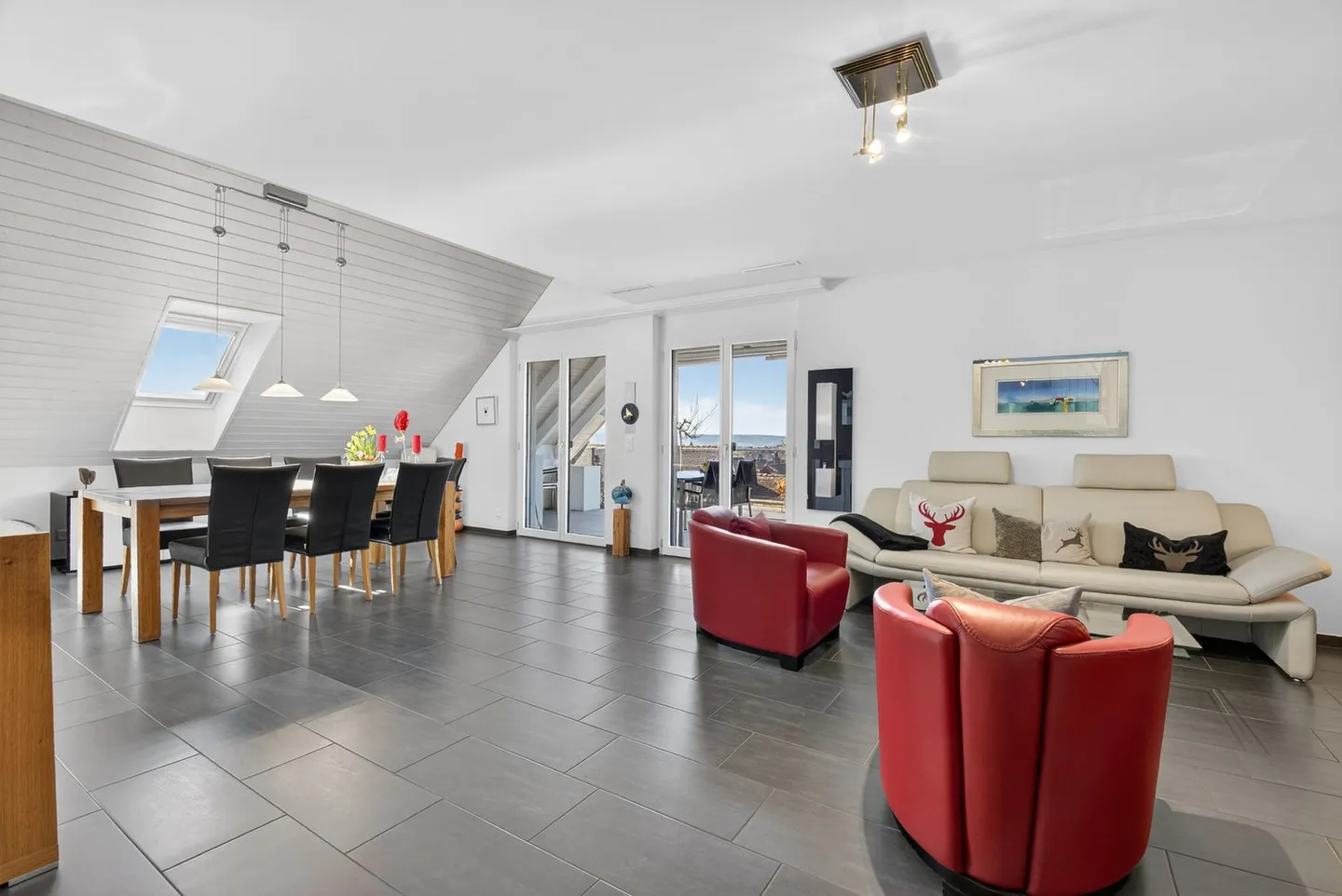 Appartement en duplex moderne de 5,5 pièces avec vue dégagée - Photo 3 sur 13