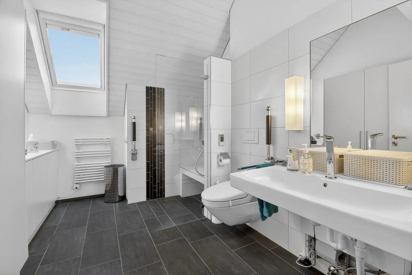 Appartement en duplex moderne de 5,5 pièces avec vue dégagée - Photo 7 sur 13