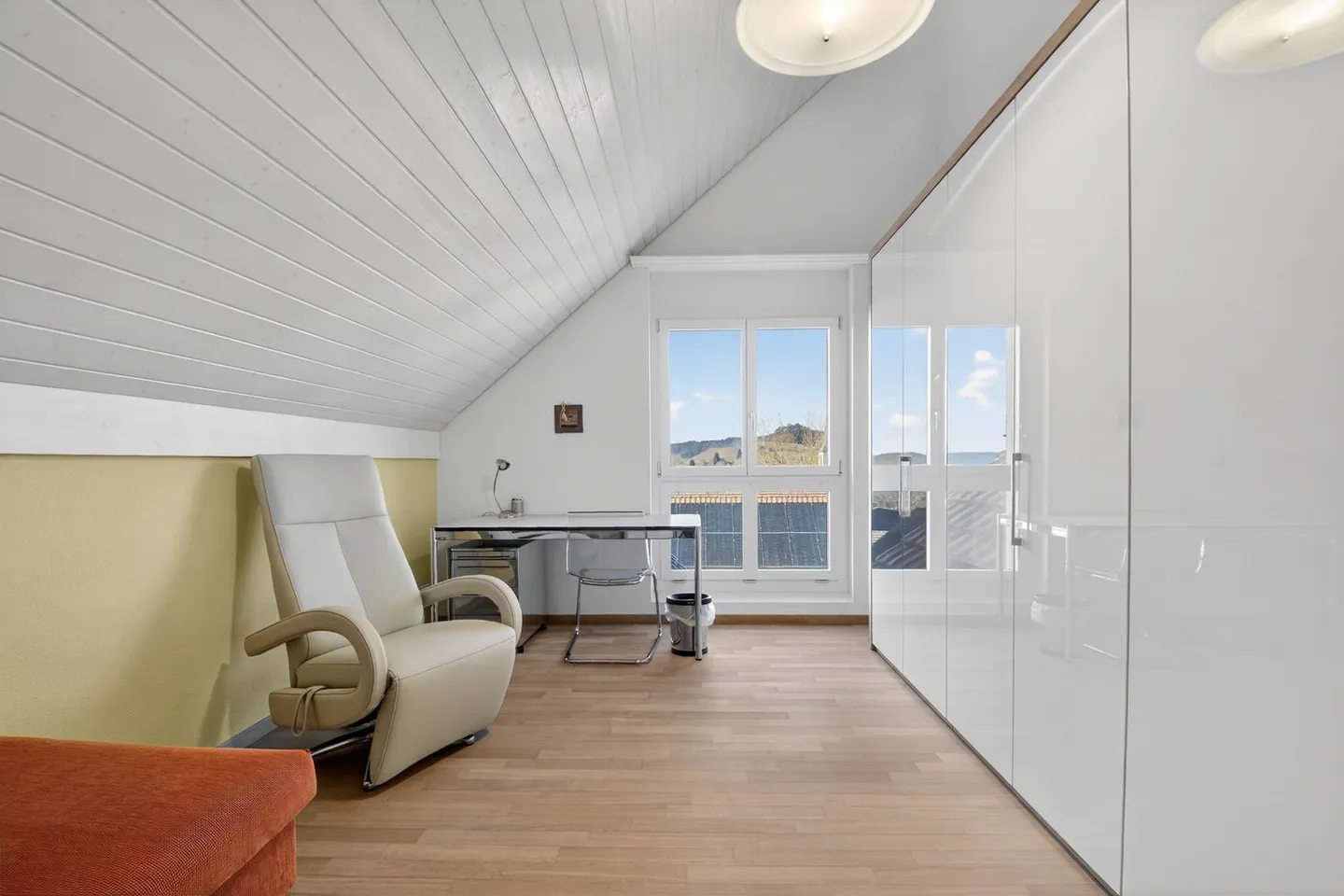 Appartement en duplex moderne de 5,5 pièces avec vue dégagée - Photo 10 sur 13
