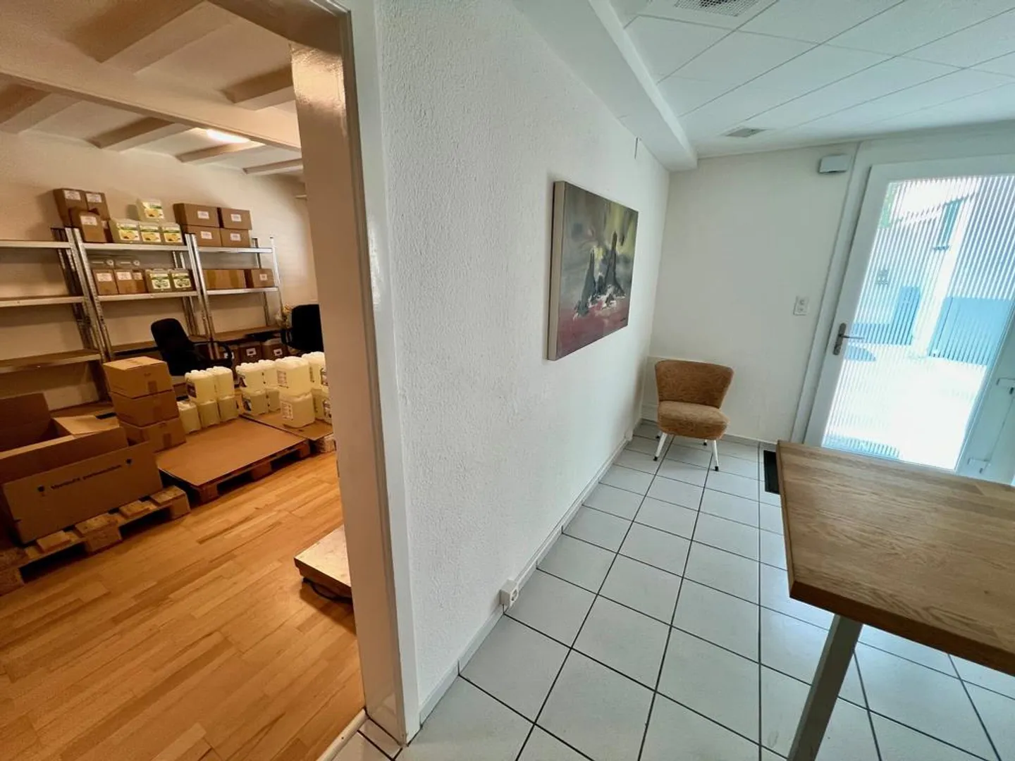 Own office building near Voltaplatz for rent - Photo 4 of 12