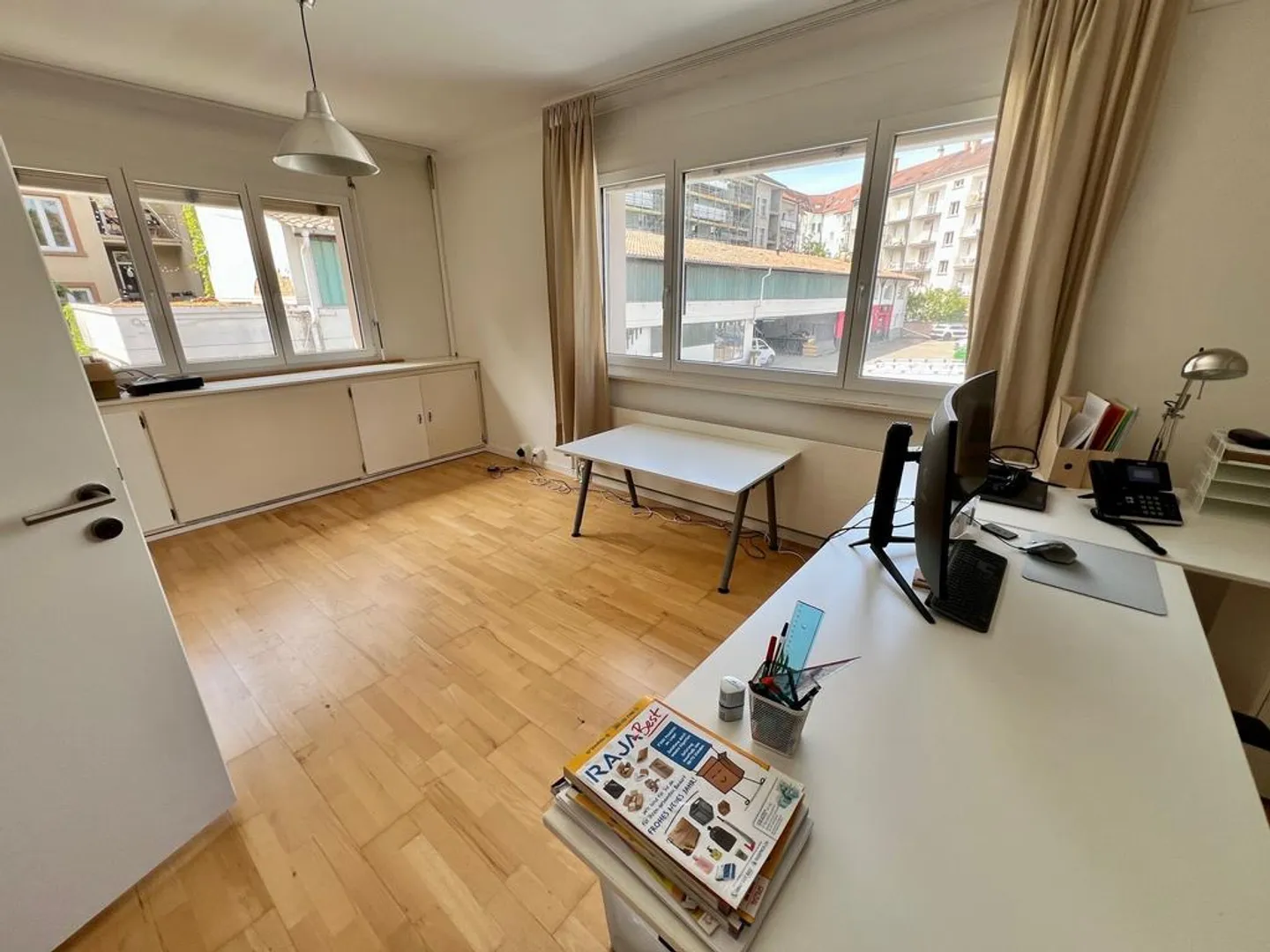 Own office building near Voltaplatz for rent - Photo 6 of 12