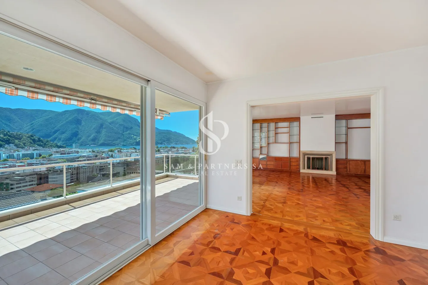 Exklusive Panoramaaussicht mit Seeblick - Foto 7 von 19