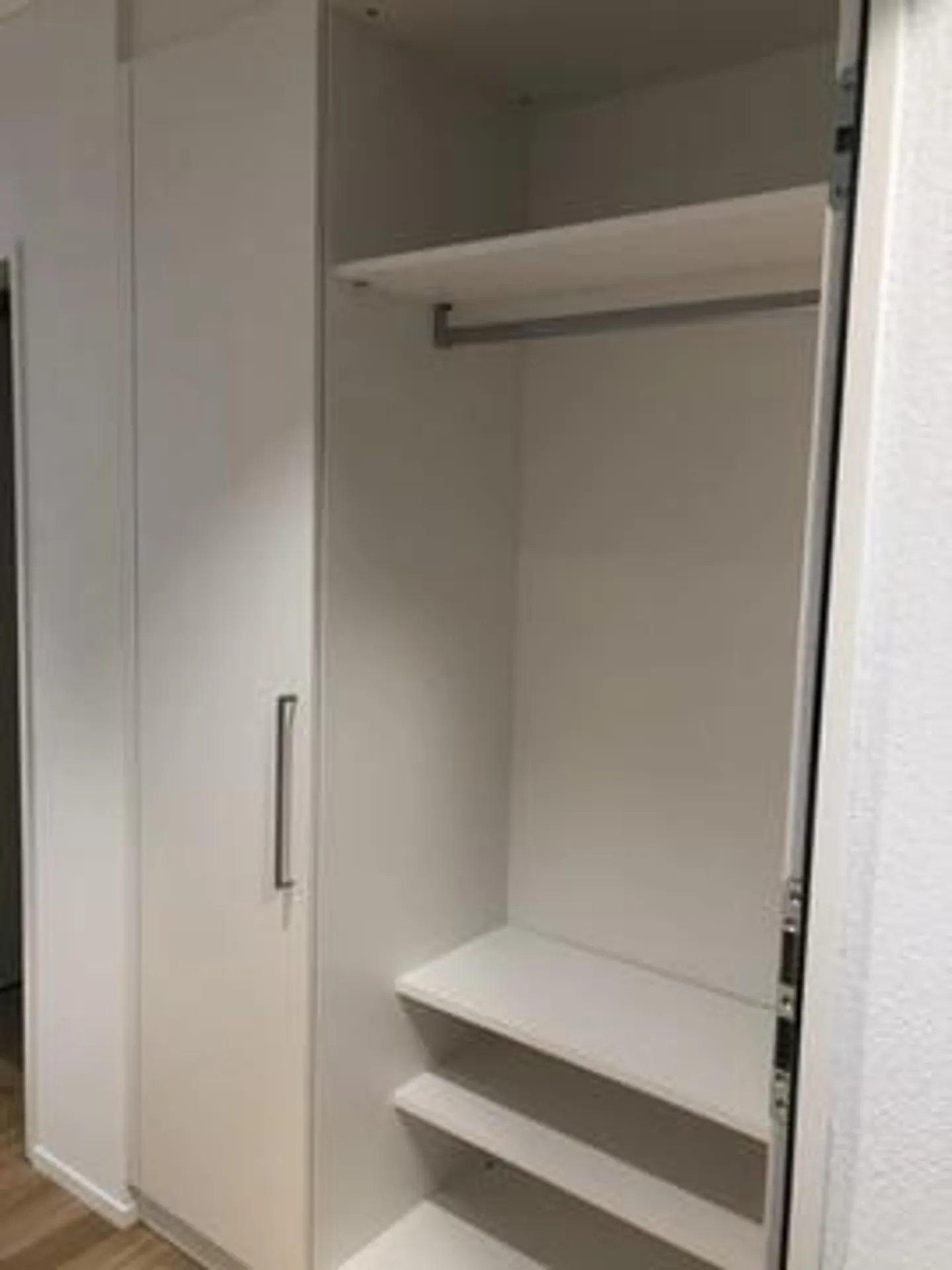 Spacious 4 1/2 Room Apartment with Veranda (Winter Garden) - Photo 4 of 26