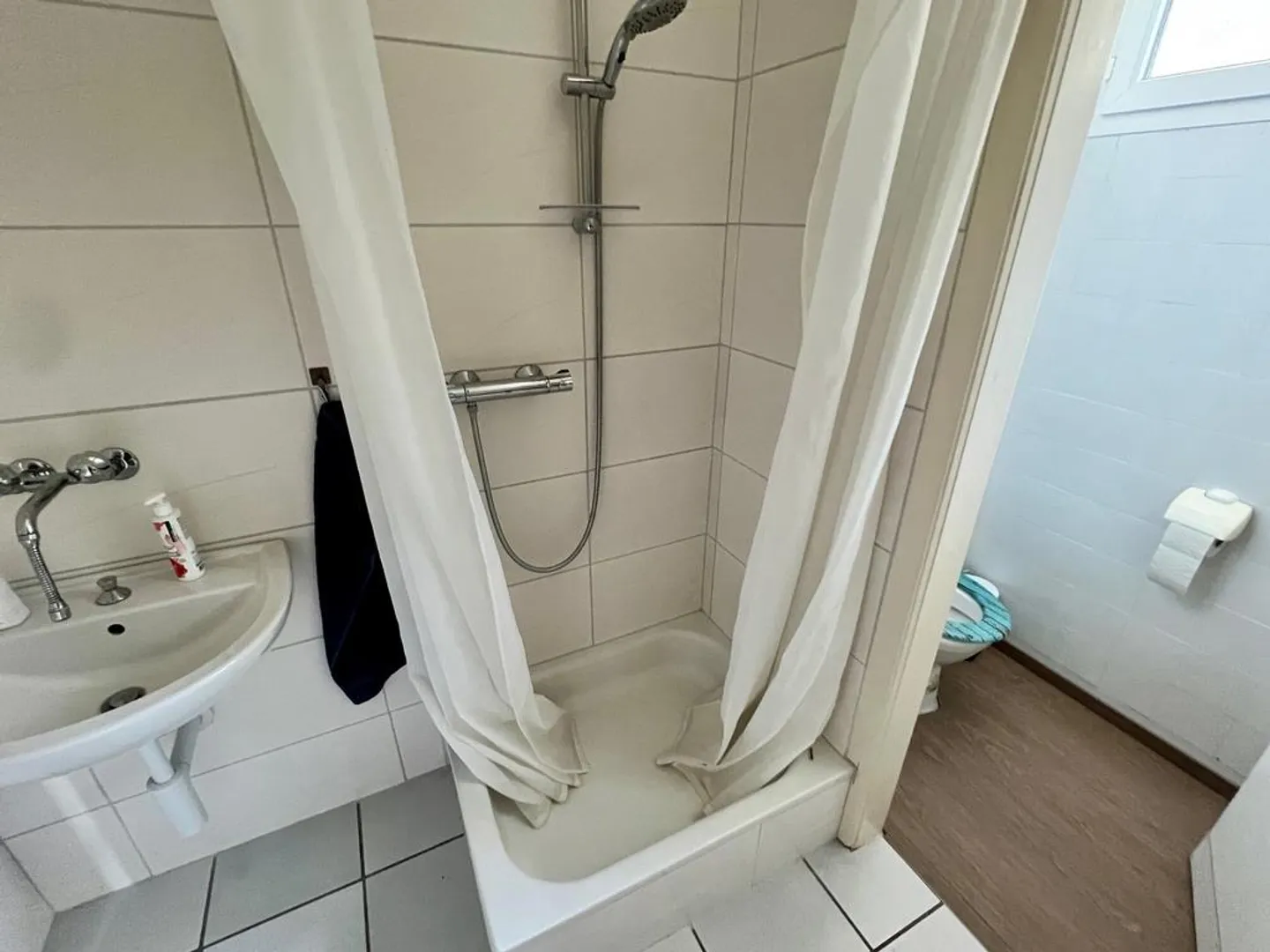 Own office building near Voltaplatz for rent - Photo 11 of 12