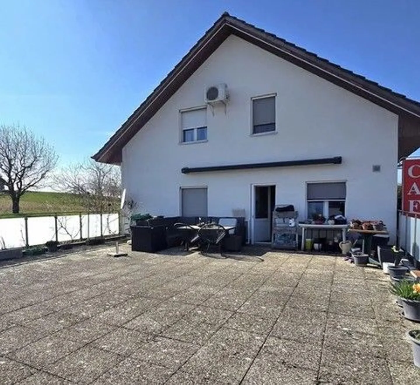 Gemischt genutzte Immobilie mit Garage - Foto 3 von 13