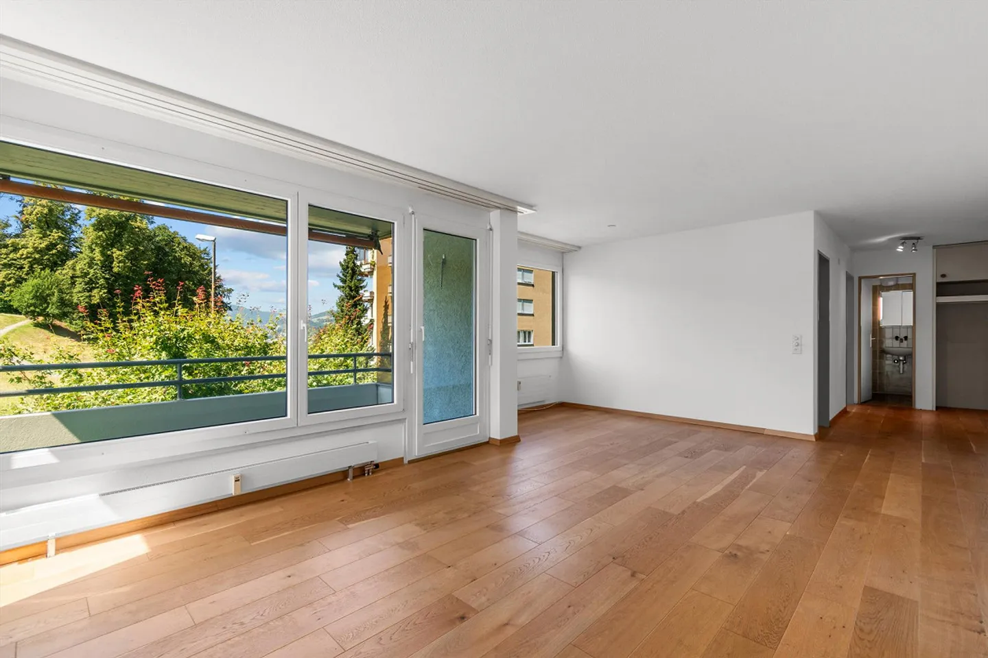 Gepflegte 2.5-Zimmer-Wohnung mit Balkon an naturnaher Lage in Luzern - Foto 2 di 13
