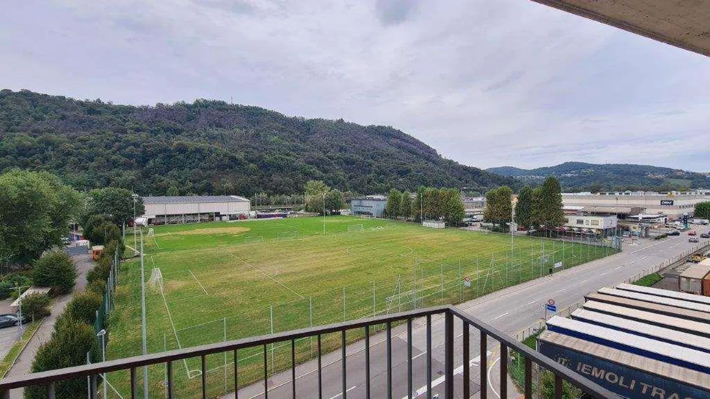 CHIASSO: spazioso attico 4.5 loc. panoramico - Foto 6 di 13