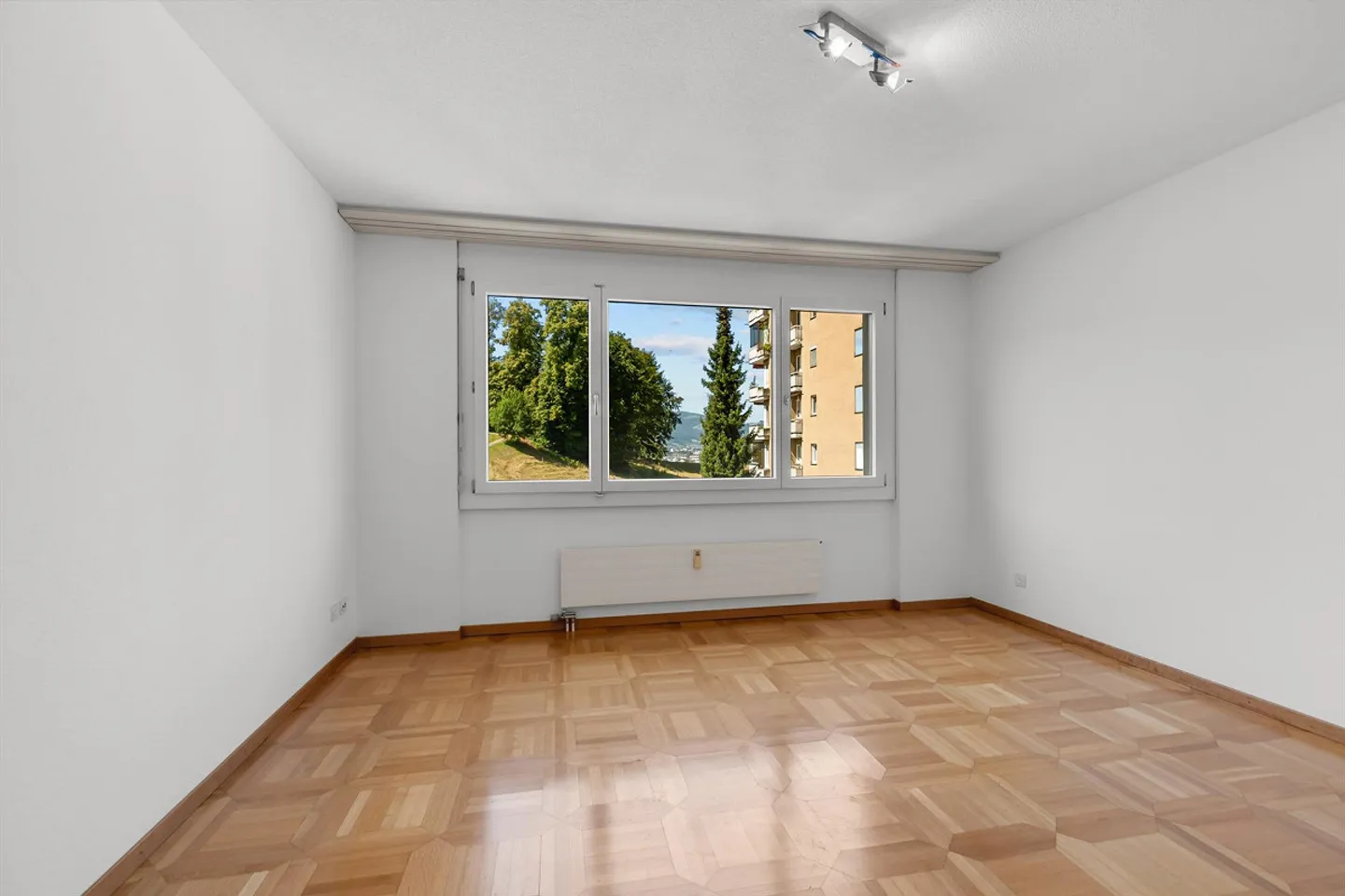 Gepflegte 2.5-Zimmer-Wohnung mit Balkon an naturnaher Lage in Luzern - Foto 6 di 13