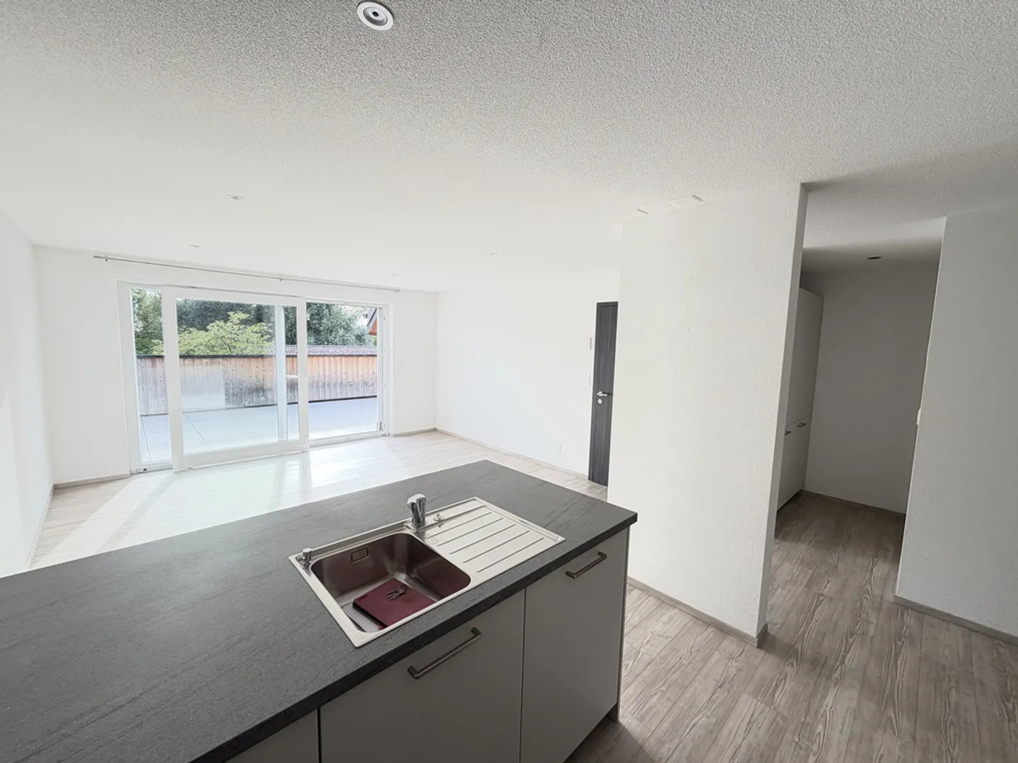 A huge terrace with a view of the countryside - Photo 6 of 10