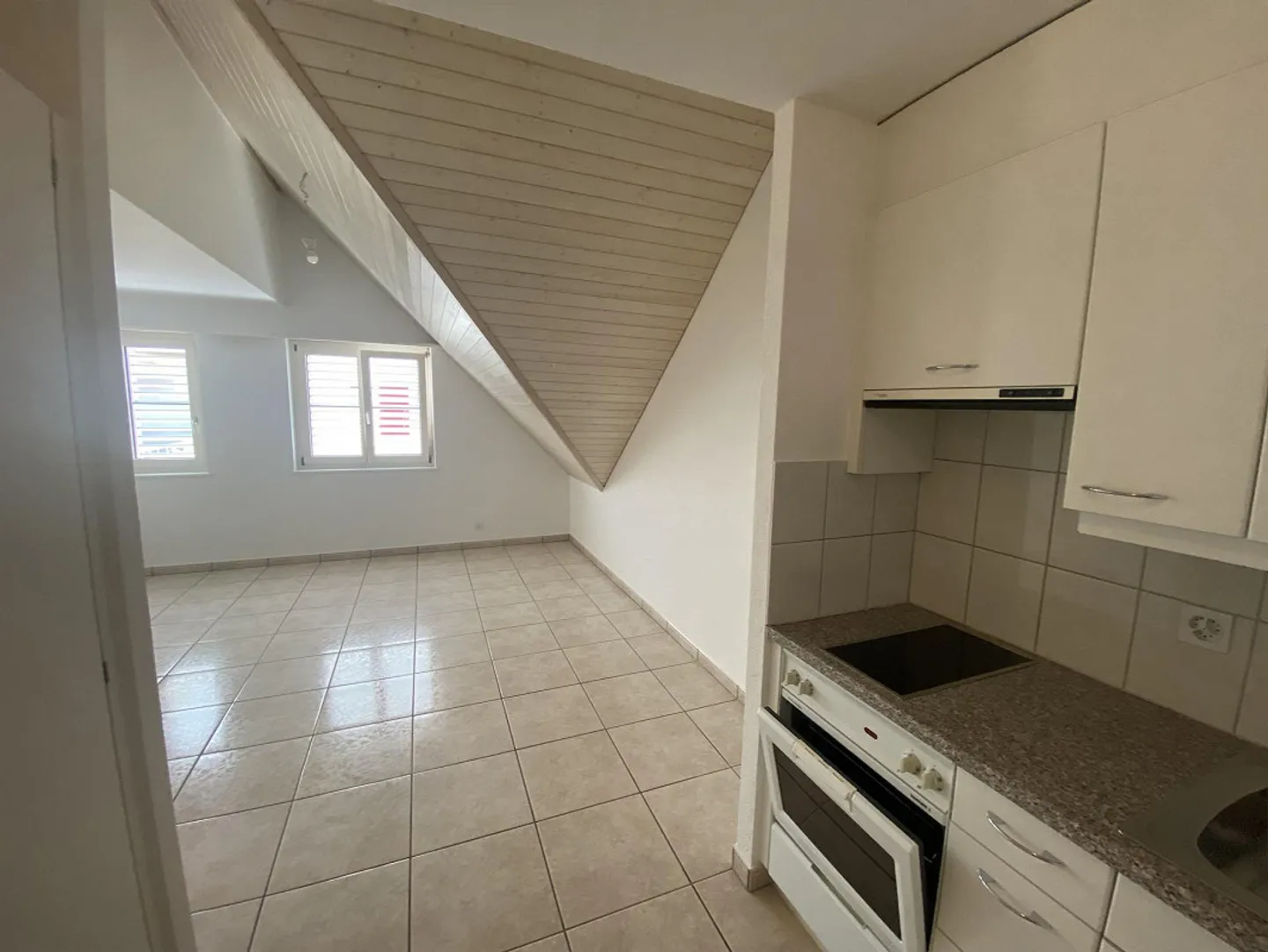 1-room studio for rent - Photo 4 of 10