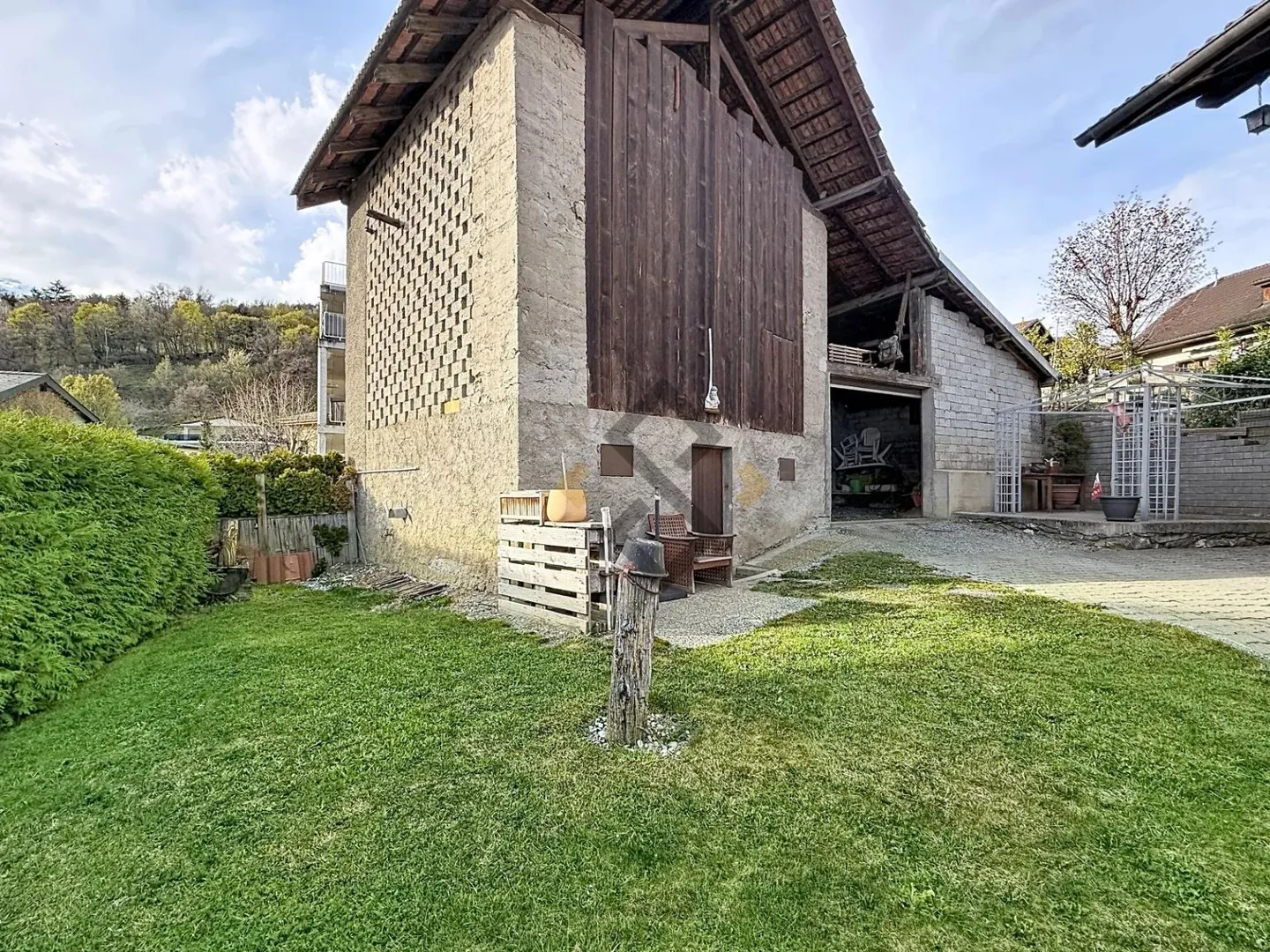 Charming Property with Investment Potential - Photo 3 of 3