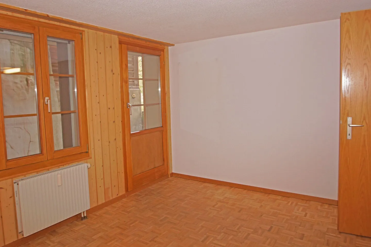 Quiet, cozy 2-room apartment with seating area - Photo 4 of 6