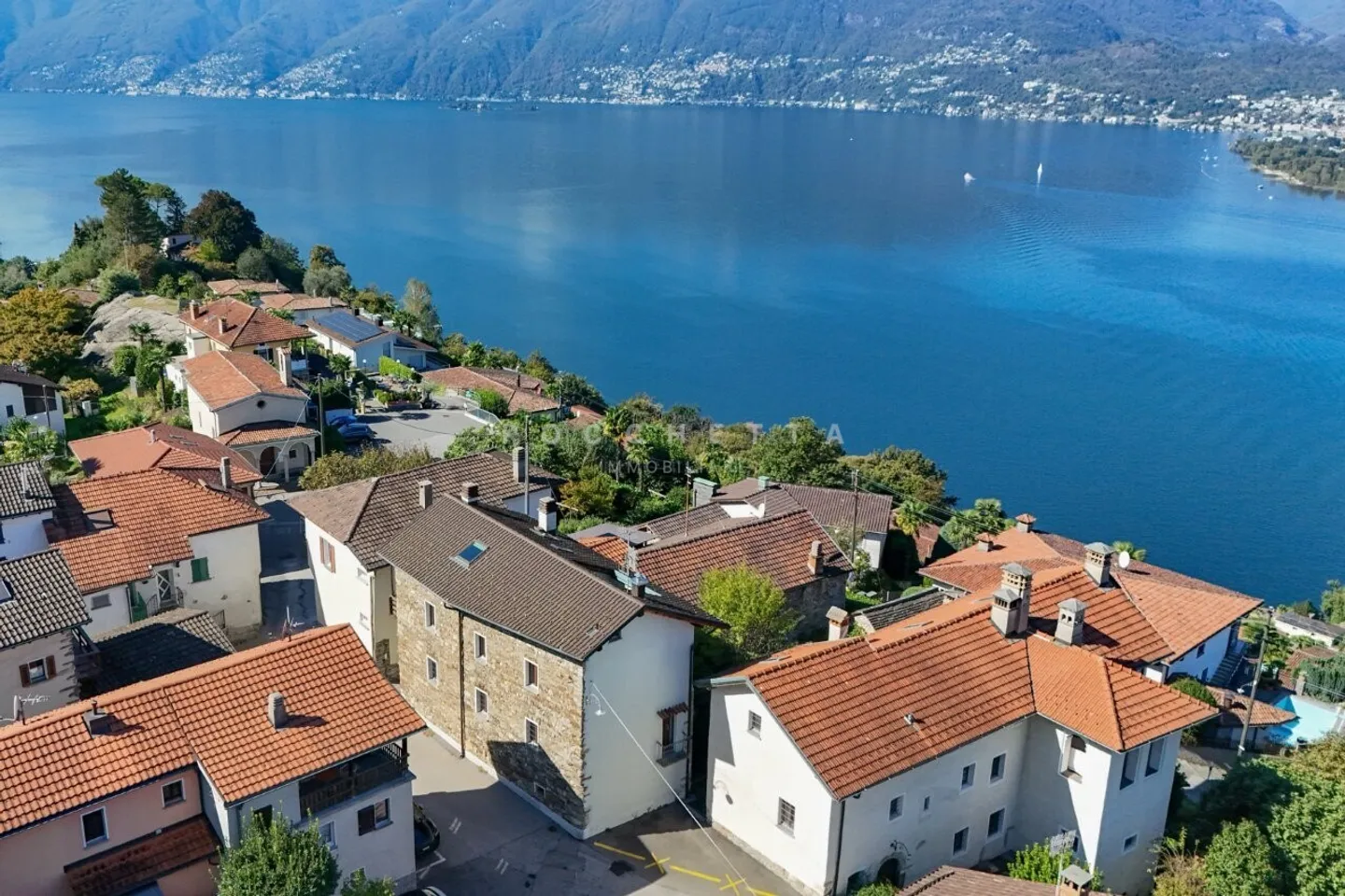 Historisches Haus im Kern mit privatem Platz und Garage - Foto 1 von 15