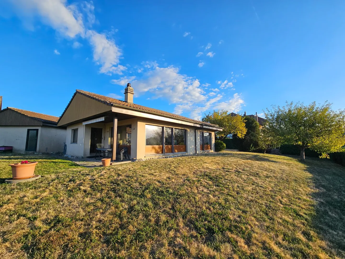 Individual villa with magnificent view of the countryside and the Alps - Photo 2 of 14