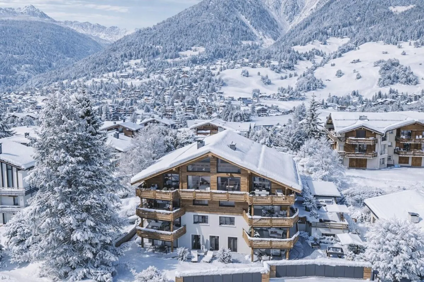 Klosters: Neubau Dachmaisonette mit edlem Interieur und Aussicht - Foto 3 von 4