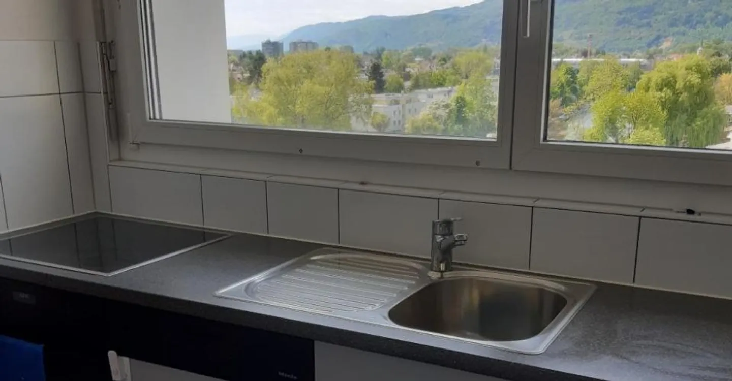 Bright 4-room apartment with beautiful views in Nidau - Photo 4 of 8